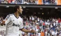 九游体育官方入口-雷霆战术压制新疆队，乔治贡献制胜表现