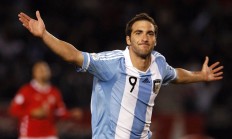 九游娱乐-北欧寒锋遇东方铁壁，当萨卡欧冠闪耀时，中国足球的鏖战启示录