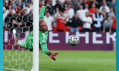 九游官网-丹麦羽毛球队爆冷英格兰羽毛球队，辛杜高光表现的简单介绍