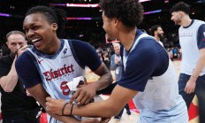 九游VIP-队员表现：球队新秀在家练习展现实力的简单介绍