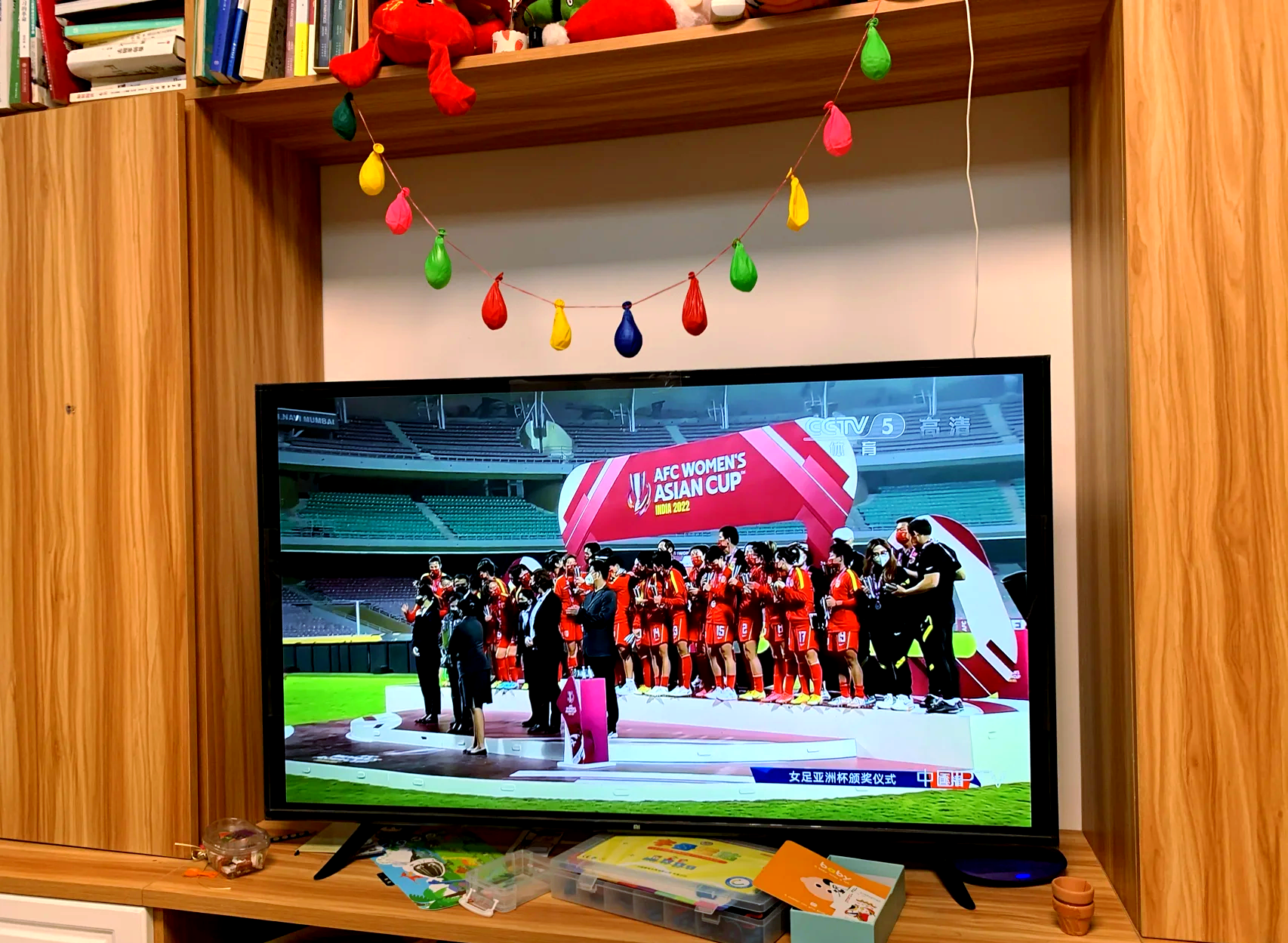 足球场上的女性力量:精彩比赛现场的简单介绍 足球场上的女性力量:精彩比赛现场的简单介绍