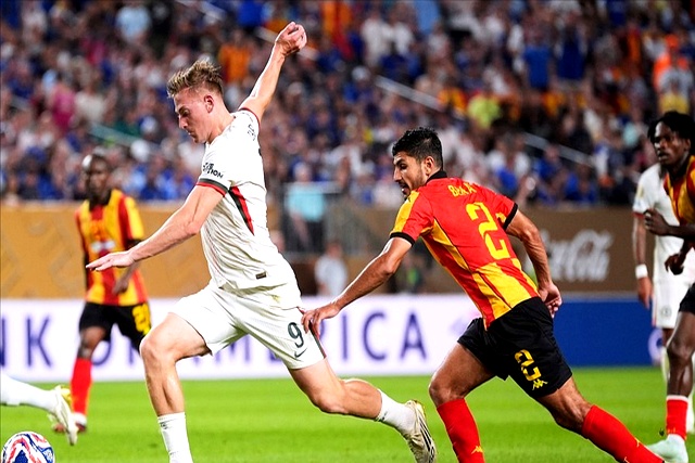 切尔西强硬防线全力防守,顽强斩获胜利 切尔西强硬防线全力防守,顽强斩获胜利