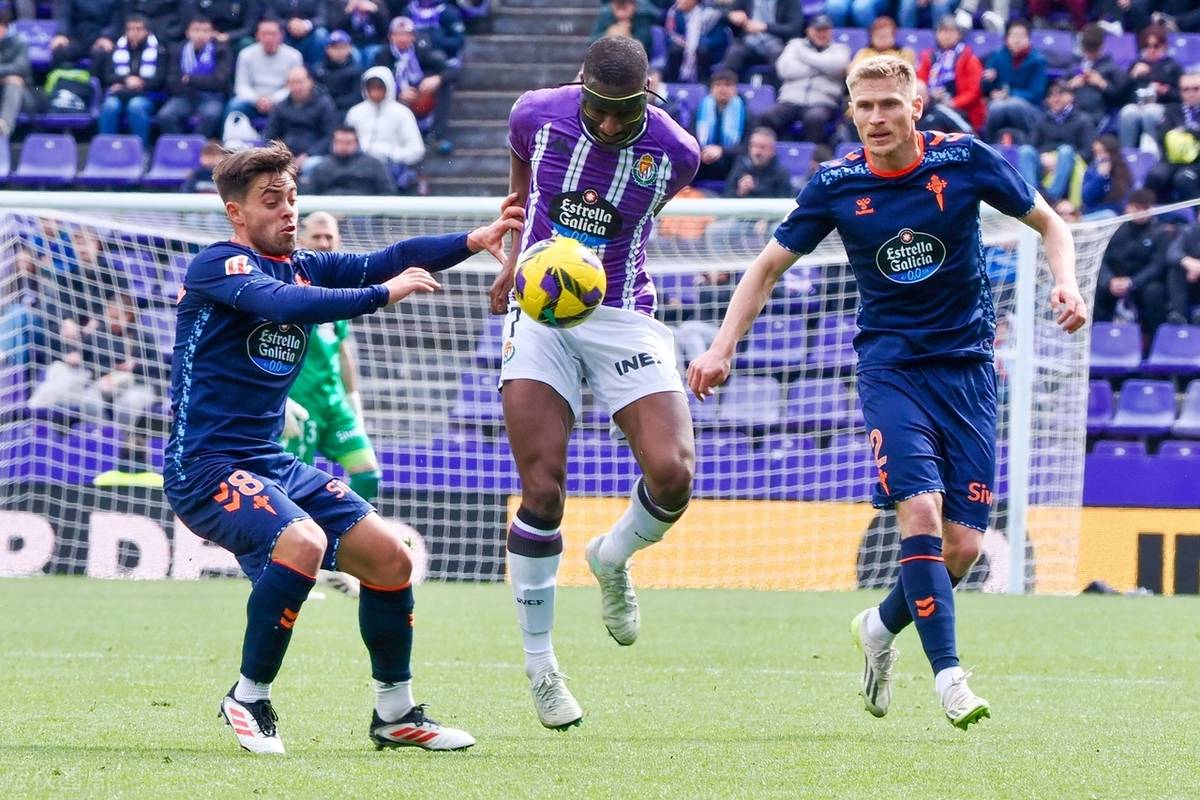 包含赫塔菲客场扳平比分,赛场上演惊险对决的词条 包含赫塔菲客场扳平比分,赛场上演惊险对决的词条