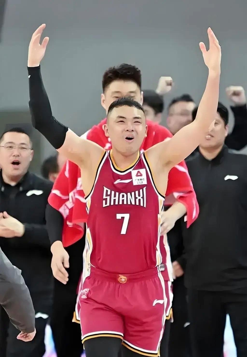 山西男篮凭借坚韧防守,顽强击败对手 山西男篮凭借坚韧防守,顽强击败对手