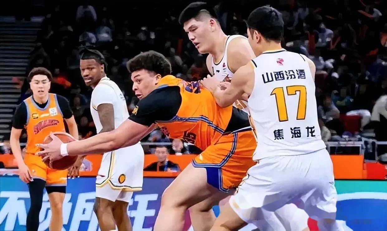 山西男篮凭借坚韧防守,顽强击败对手 山西男篮凭借坚韧防守,顽强击败对手