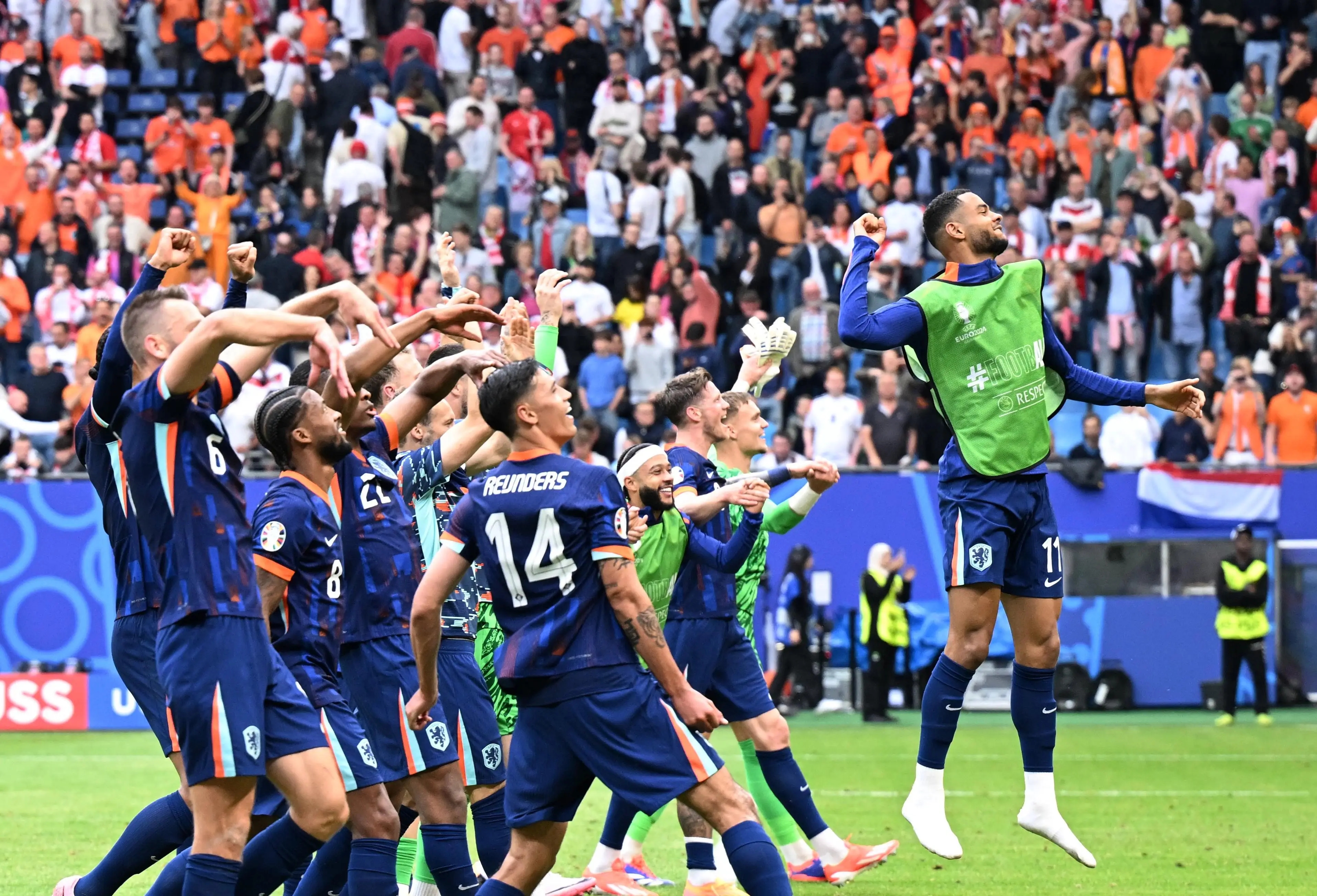 欧洲足球比赛激情上演,赛场气氛高涨的简单介绍 欧洲足球比赛激情上演,赛场气氛高涨的简单介绍