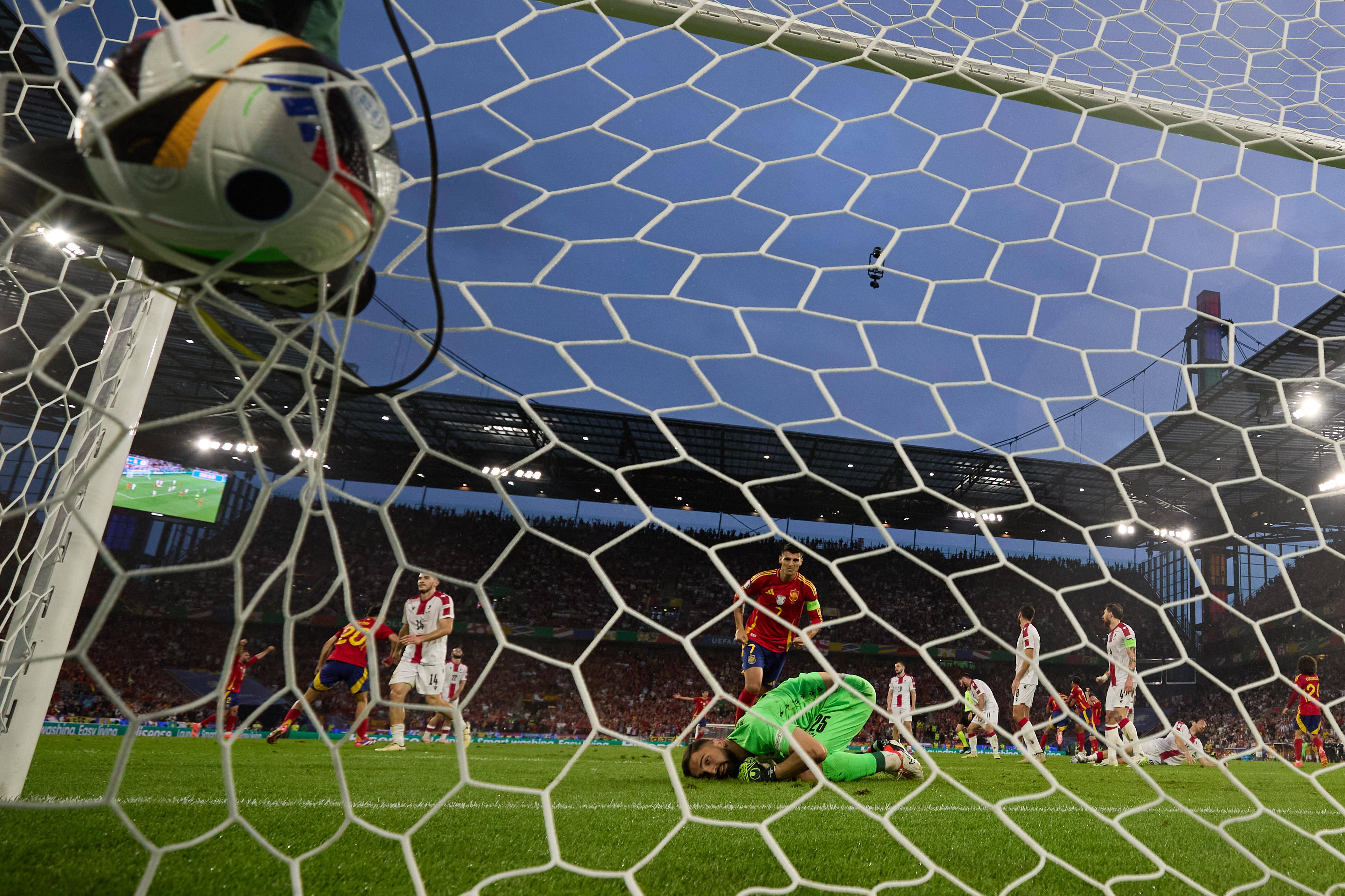 欧洲足球比赛激情上演,赛场气氛高涨的简单介绍 欧洲足球比赛激情上演,赛场气氛高涨的简单介绍