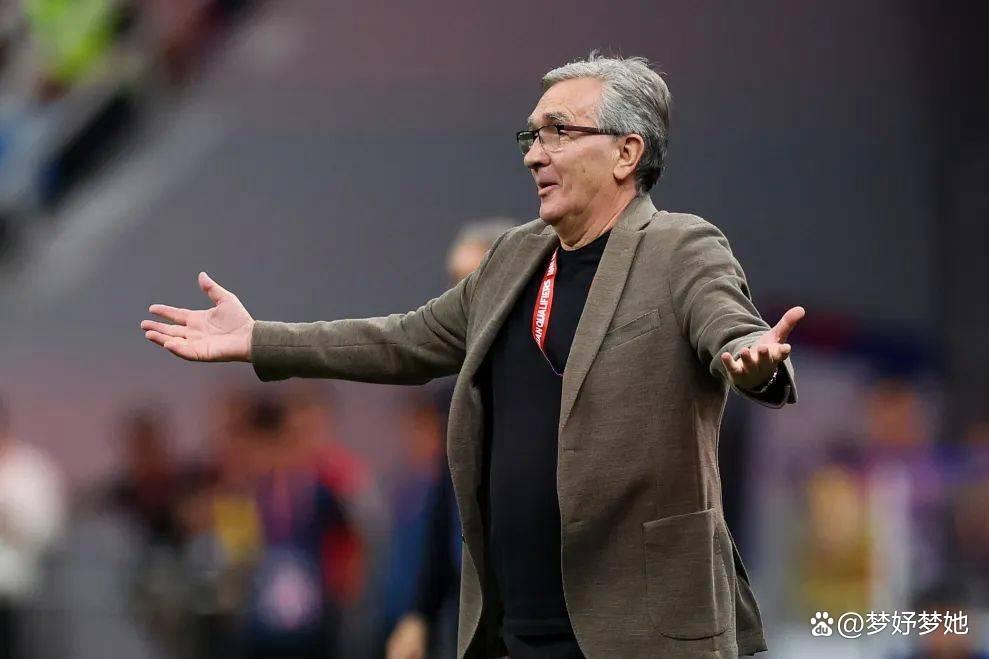 球队换帅风波不止，新教练带来新气象给球队注入活力的简单介绍