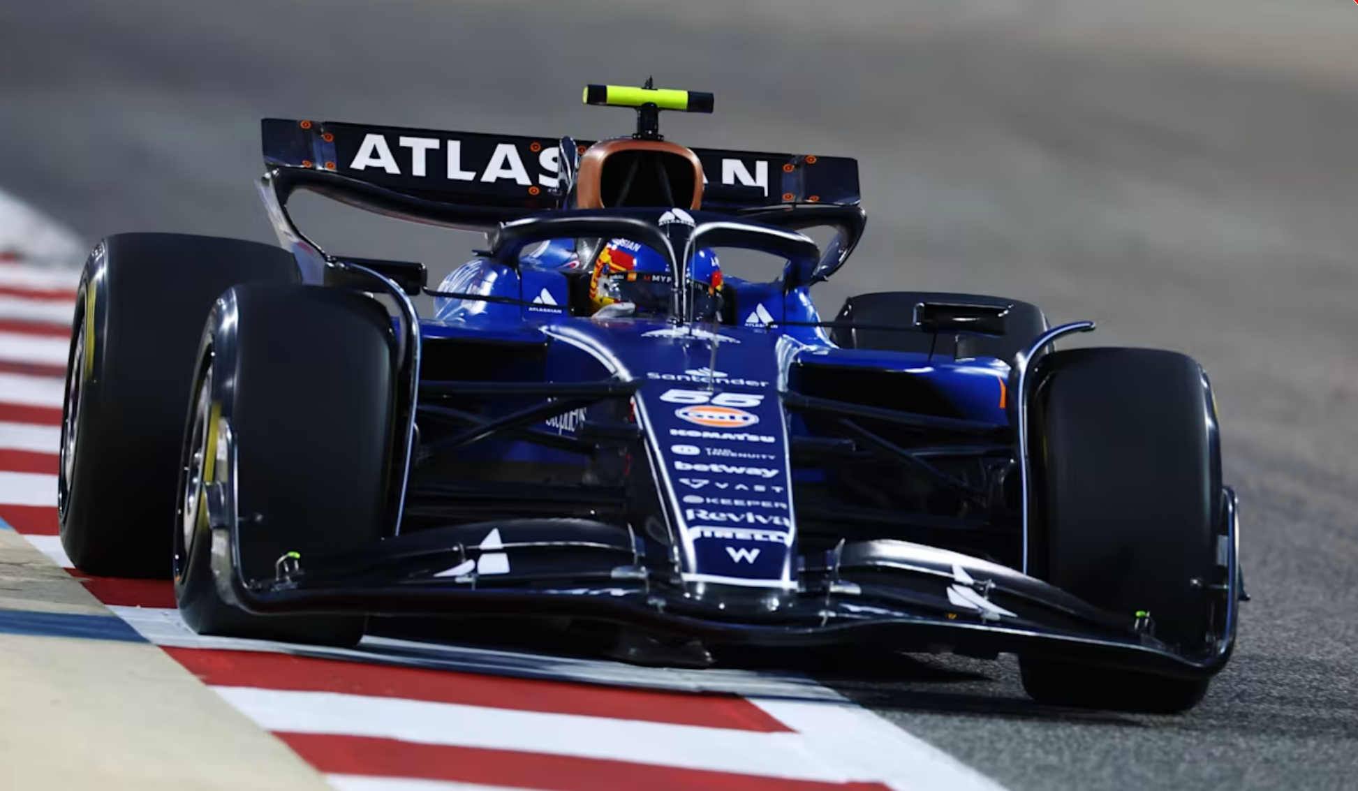 关于红牛车队横扫阿斯顿马丁，塞恩斯统治全场的信息