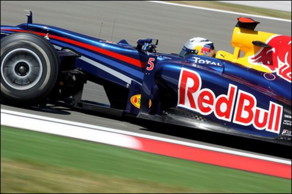 雷诺车队绝杀红牛车队，拉塞尔关键制胜的简单介绍