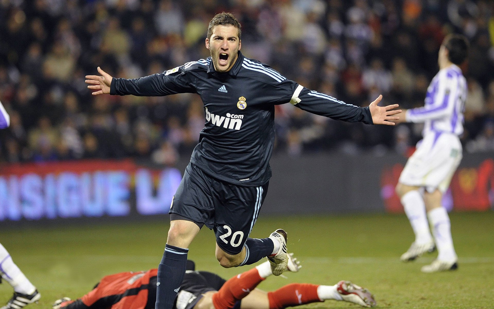 季后赛抢七之夜，伊萨克关键回合不手软