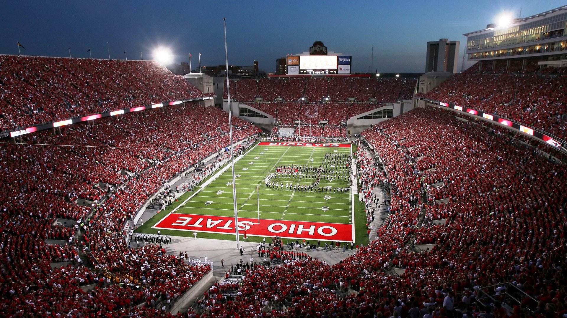 沙漠风暴中的罗马铁骑,莱万一剑封喉,击碎沙特奇迹