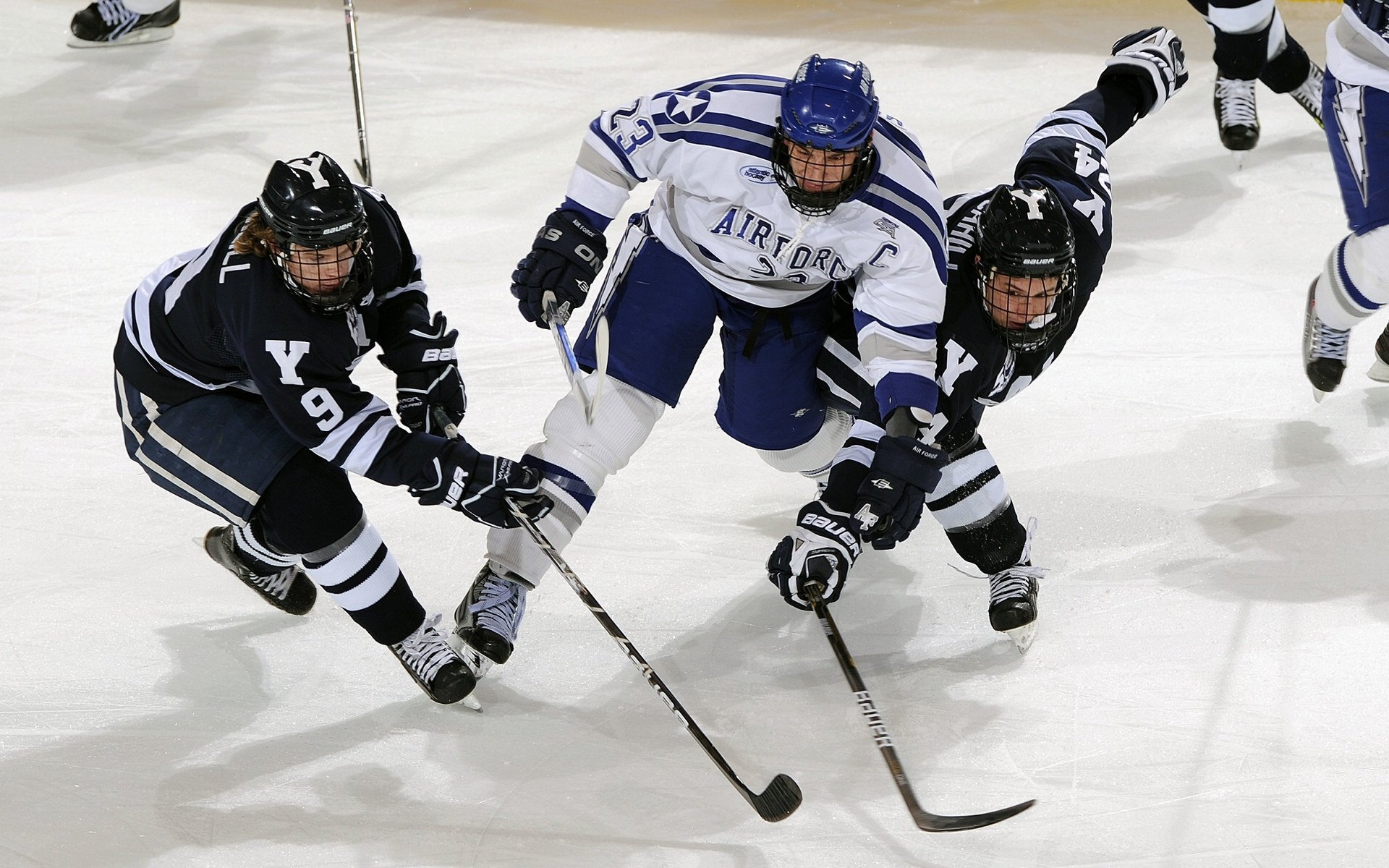 绝地反击，维斯塔潘率迈凯伦逆袭，终结雷诺王朝
