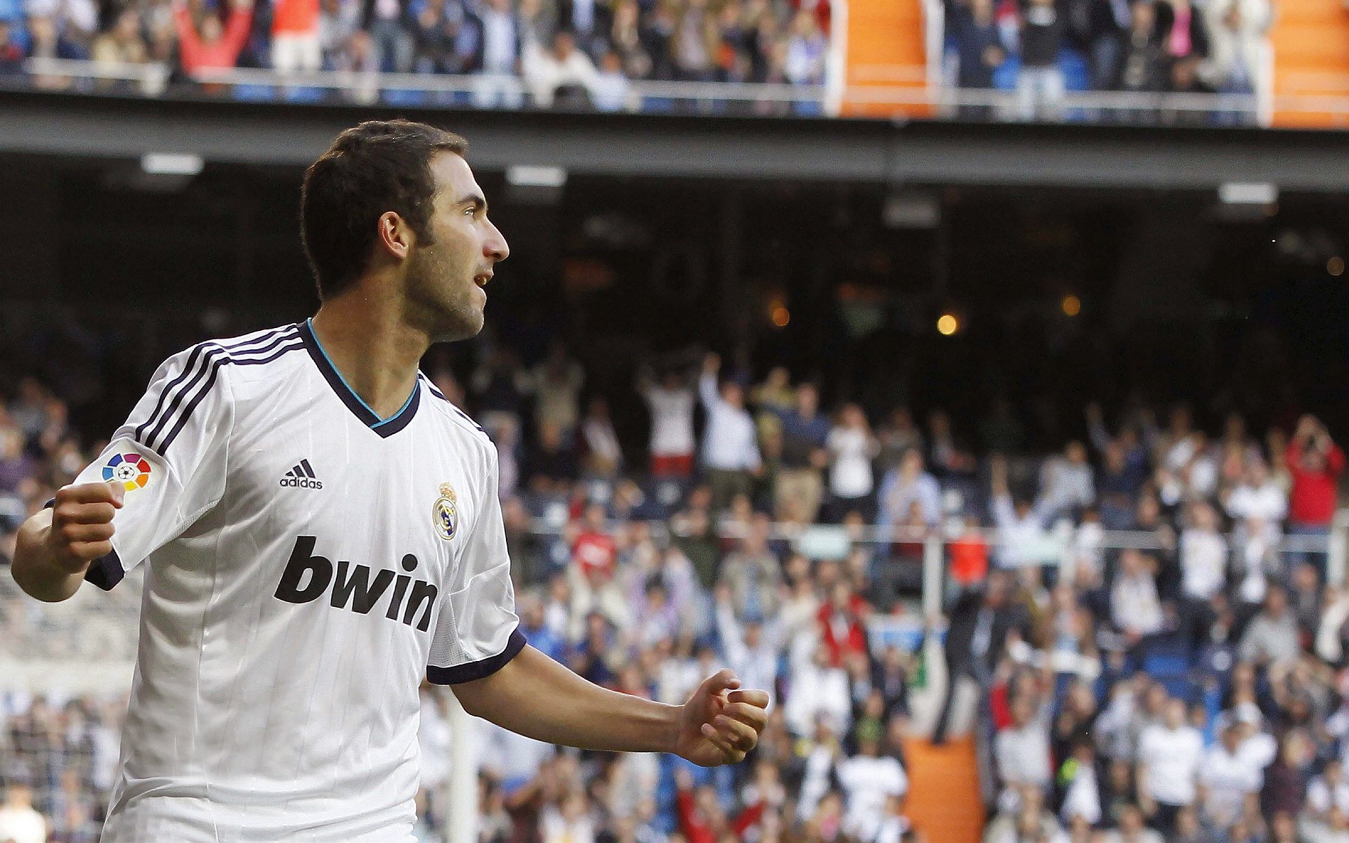 红牛逆袭索伯，汉密尔顿破纪录之夜，F1赛道上的双重交响